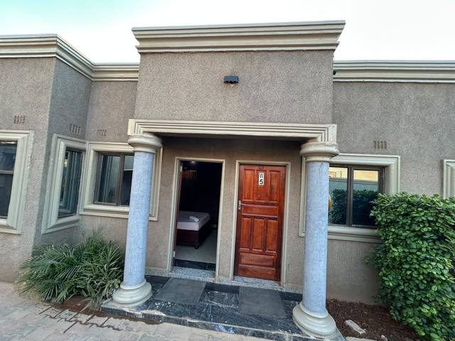 Whispers Lodge exterior and guest parking